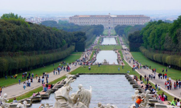 reggia-caserta-turisti