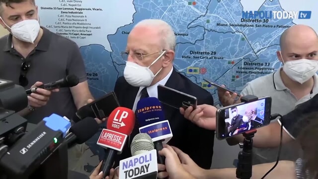 conferenza-stampa-deluca