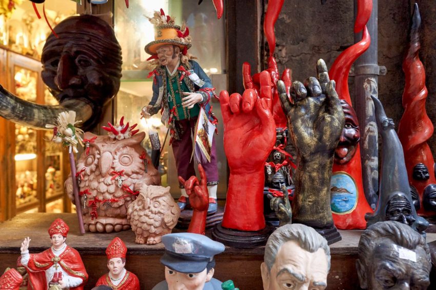 napoli-via-san-gregorio-armeno