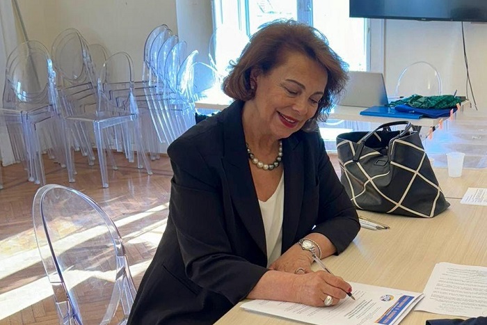 Sandra-Mastella-firma-candidatura-Europee