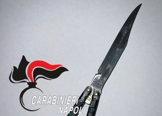 coltello-farfalla-sequestro-carabinieri-napoli