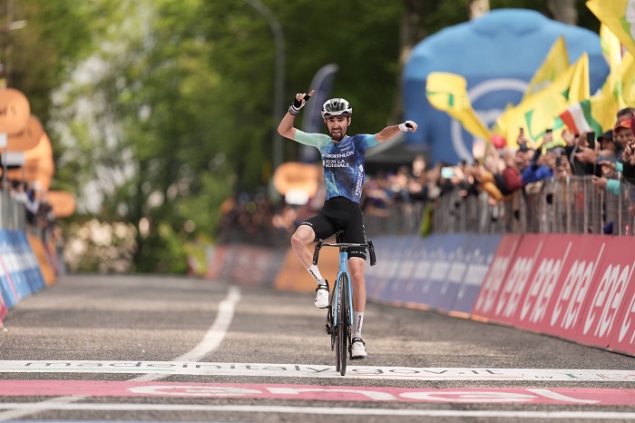 Valentin-Paret-Peintre-Giro-dItalia-arrivo-Bocca-della-Selva