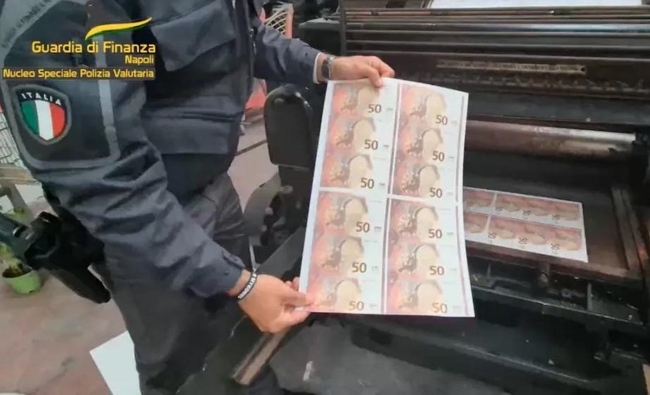 guardia-finanza-sequestro-banconote-false