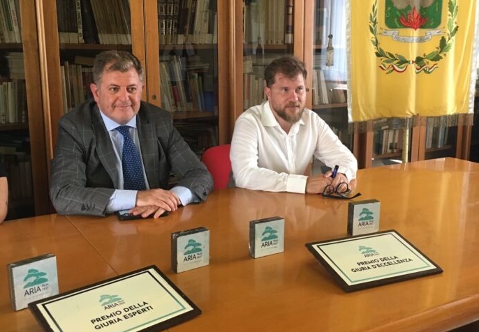 Foto-Conferenza-696x928